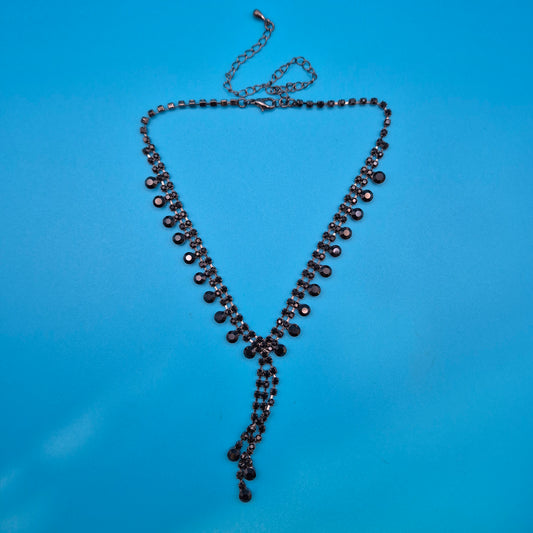 Elegante Vintage Collier Kette mit schwarzen Strasssteinen und Y-Design