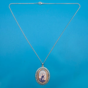 Vintage Kette mit ovalem Windmühlen-Anhänger in Blau-Weiß