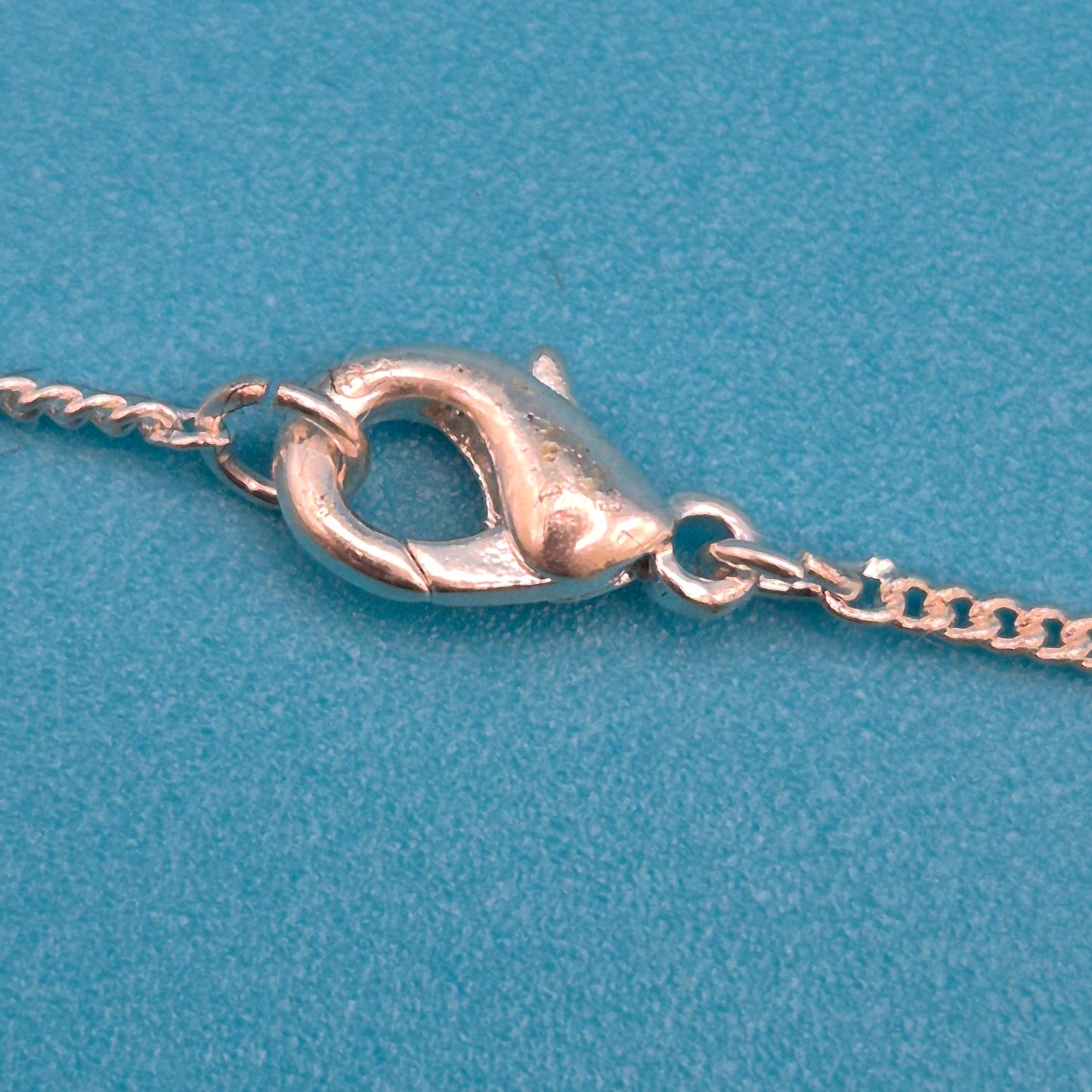 Vintage Kette mit ovalem Windmühlen-Anhänger in Blau-Weiß