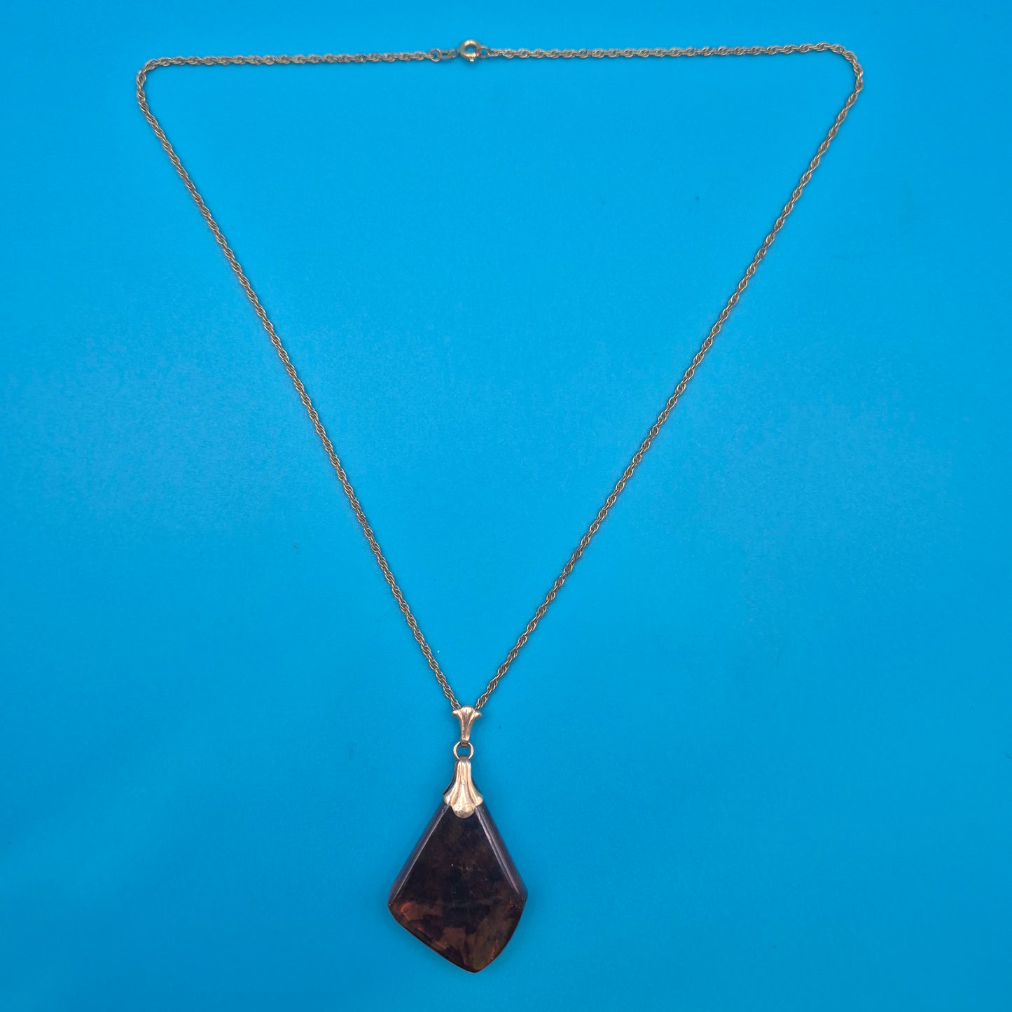 Vintage Kette mit großem, marmoriertem Anhänger in Goldoptik