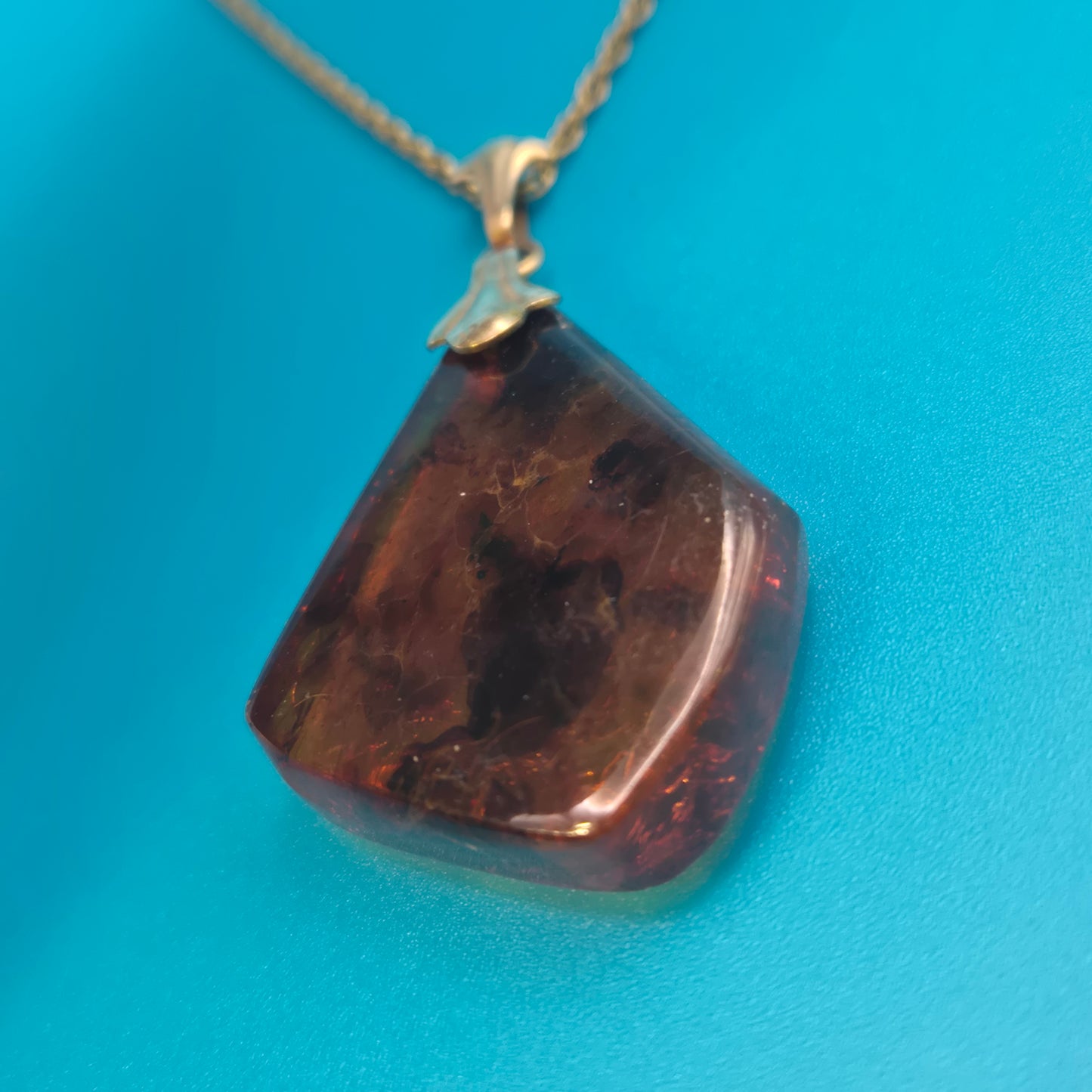Vintage Kette mit großem, marmoriertem Anhänger in Goldoptik