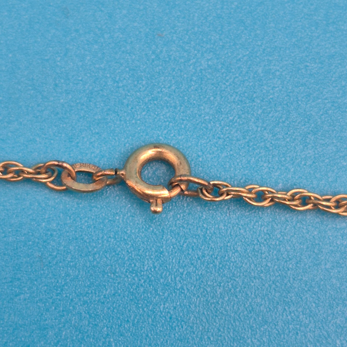 Vintage Kette mit großem, marmoriertem Anhänger in Goldoptik