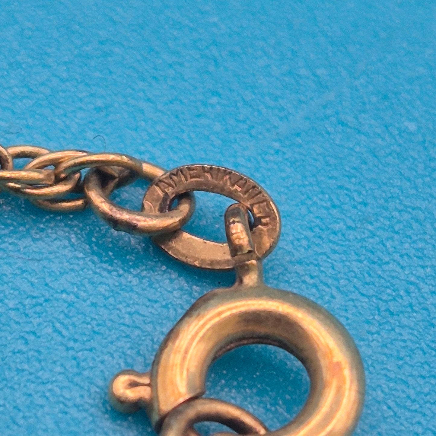 Vintage Kette mit großem, marmoriertem Anhänger in Goldoptik