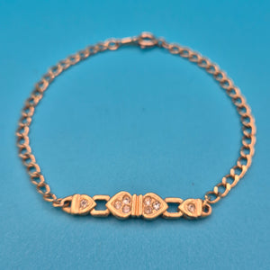 Elegantes Vintage-Armband mit Herz-Elementen und funkelnden Schmucksteinen