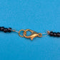 Vintage Perlen-Halskette Schwarz-Weiß mit Gold-Akzenten