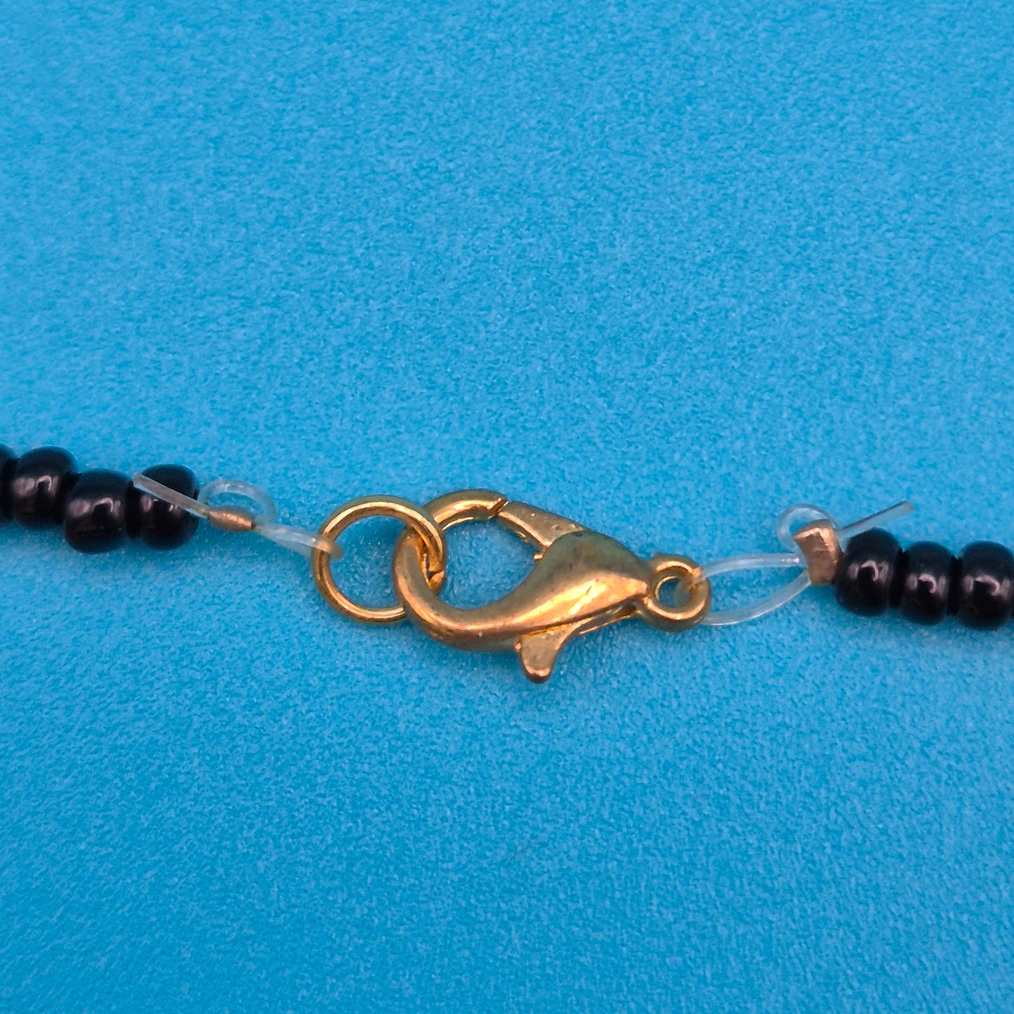 Vintage Perlen-Halskette Schwarz-Weiß mit Gold-Akzenten