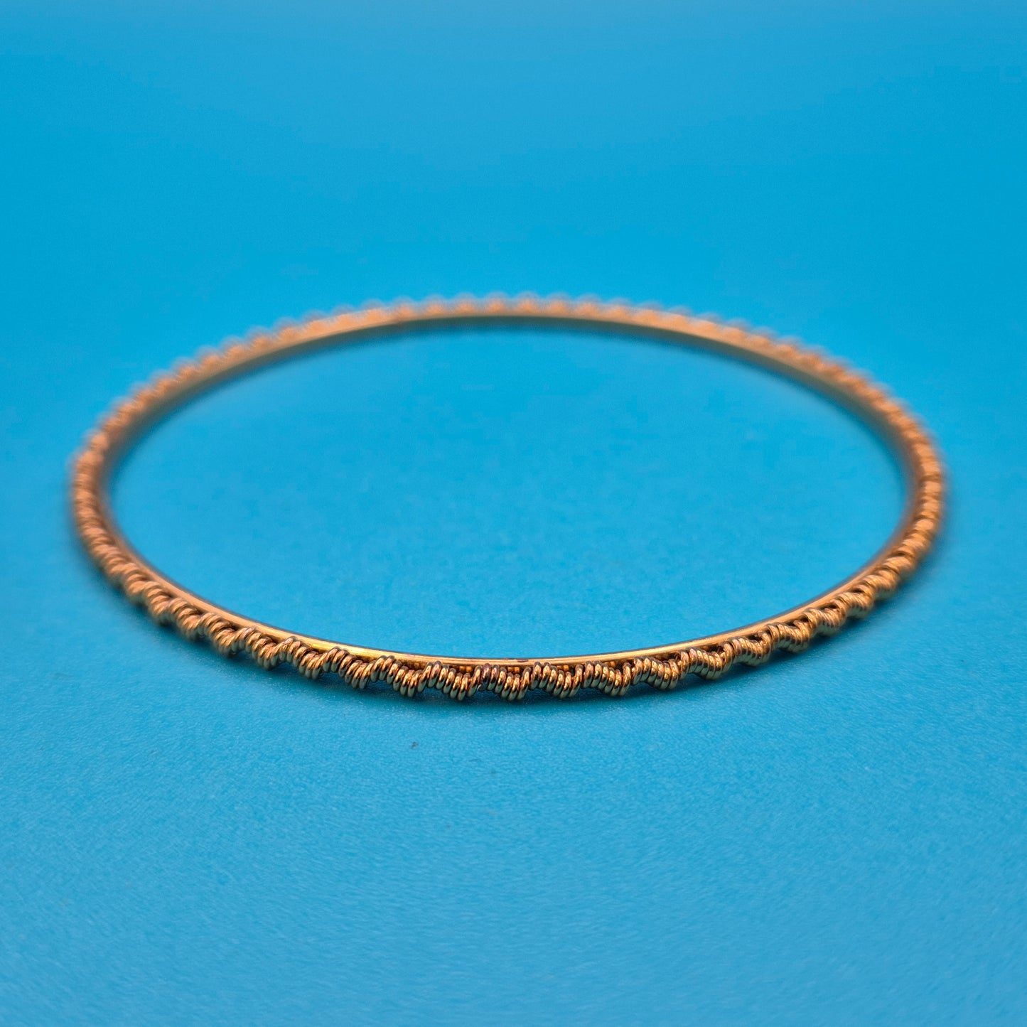 Filigraner Vintage Armreif aus gewickeltem Golddraht
