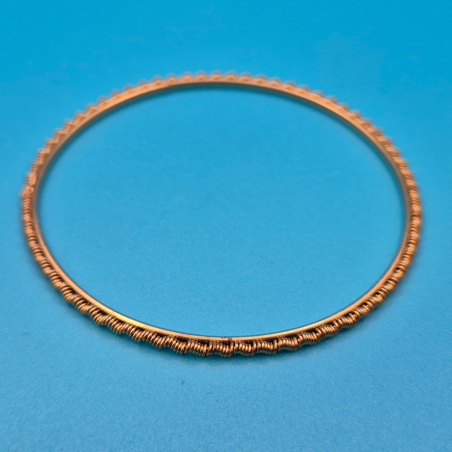 Filigraner Vintage Armreif aus gewickeltem Golddraht