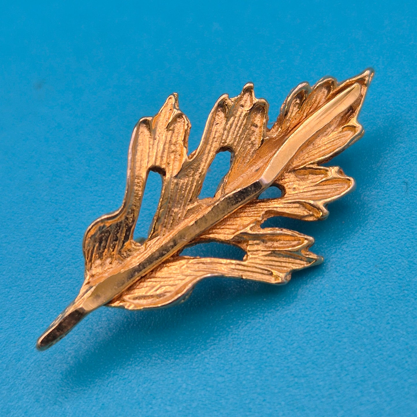 Vintage Blatt-Brosche in Goldoptik filigranes Design