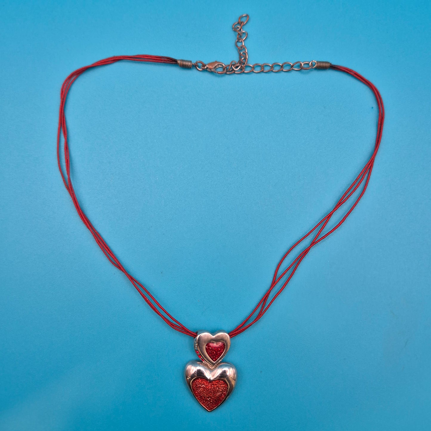 Vintage Doppel-Herz-Anhänger Kette in Rot und Silber Optik