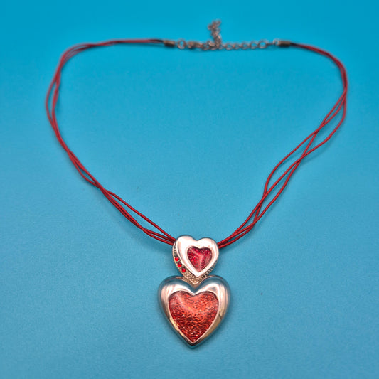 Vintage Doppel-Herz-Anhänger Kette in Rot und Silber Optik