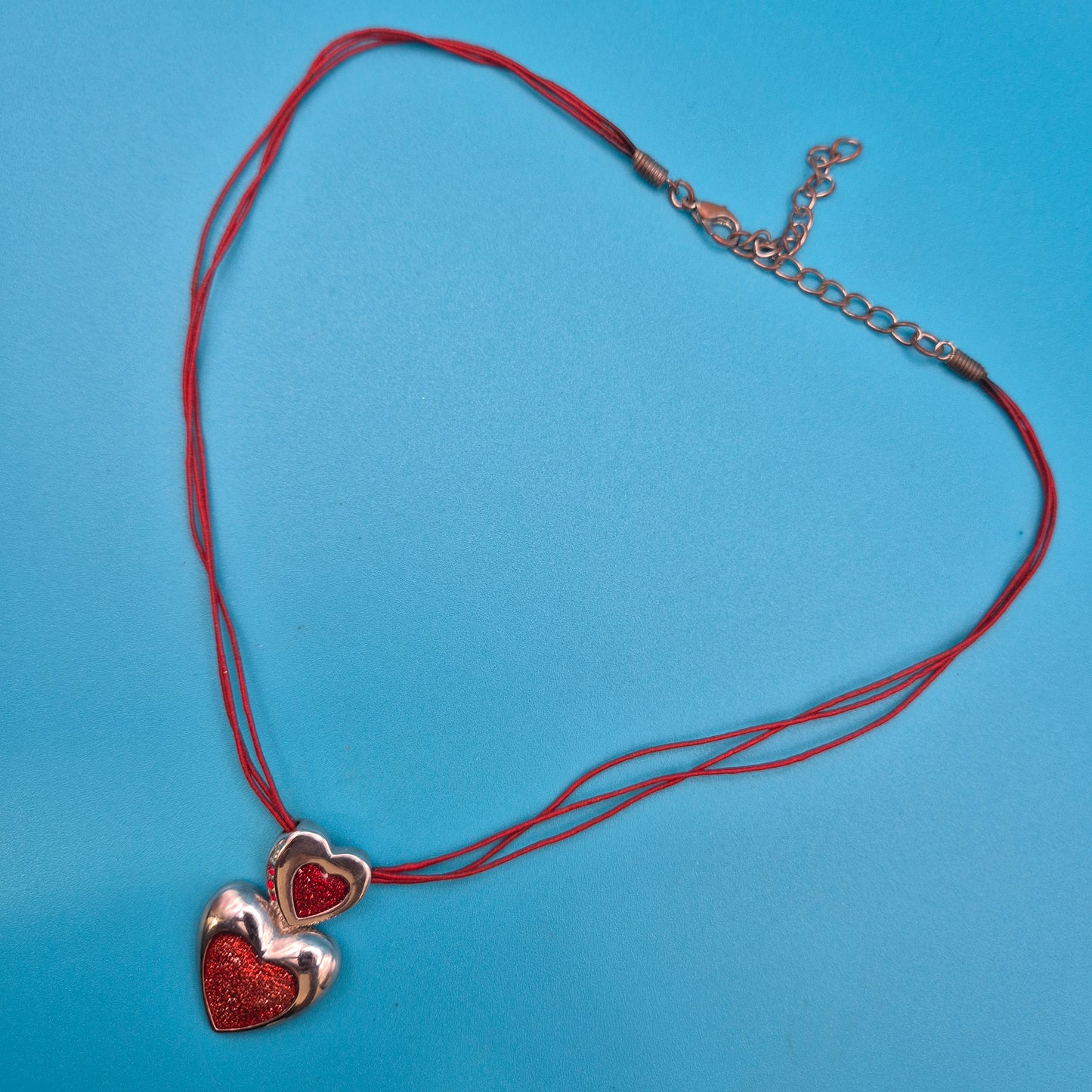Vintage Doppel-Herz-Anhänger Kette in Rot und Silber Optik
