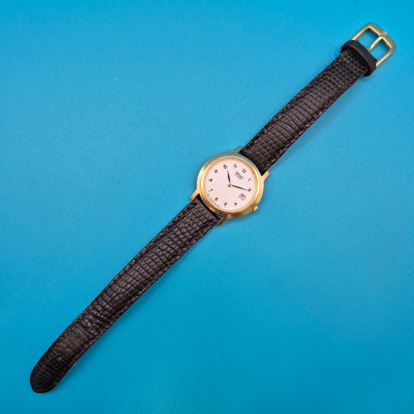 Vintage Seiko Quartz Armbanduhr mit Datumsanzeige und Lederarmband