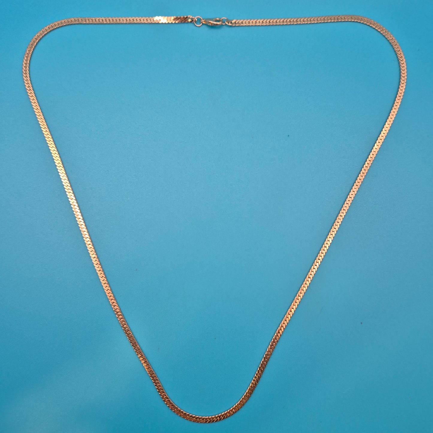 Elegante Vintage Fischgrätenkette Goldfarben Klassische Halskette