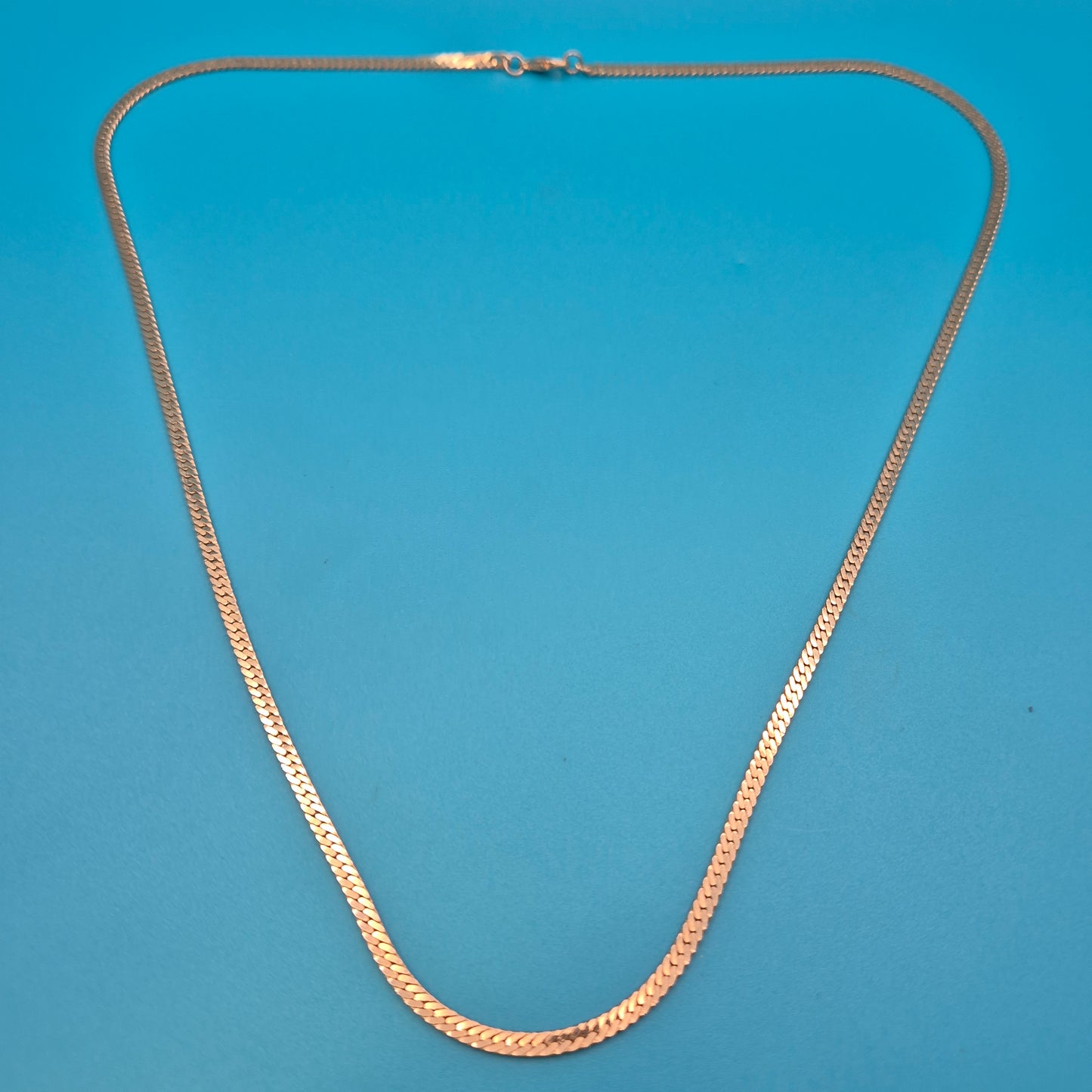 Elegante Vintage Fischgrätenkette Goldfarben Klassische Halskette