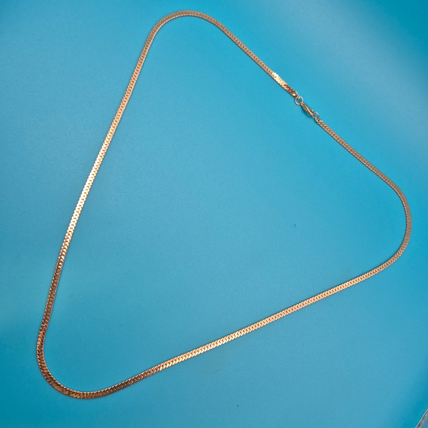 Elegante Vintage Fischgrätenkette Goldfarben Klassische Halskette