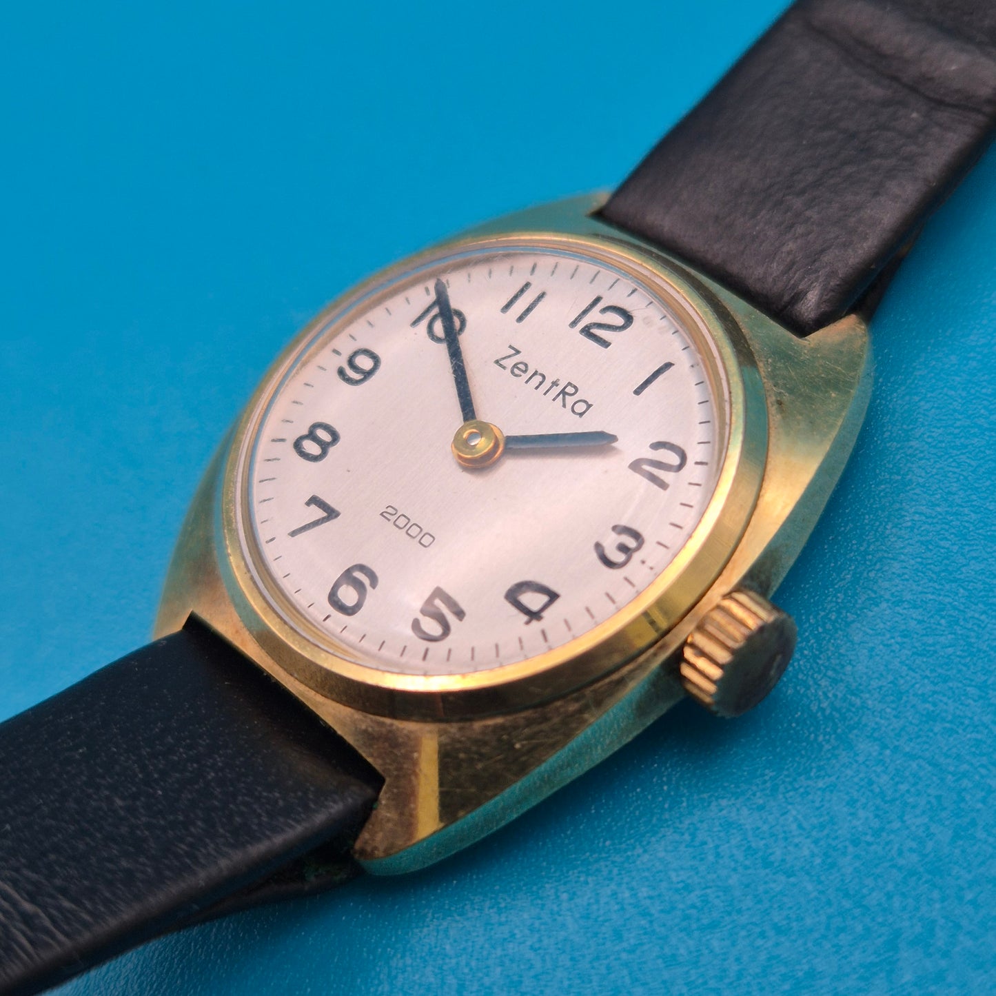 Vintage ZentRa 2000 Damenuhr Goldfarbenes Gehäuse mit Lederarmband