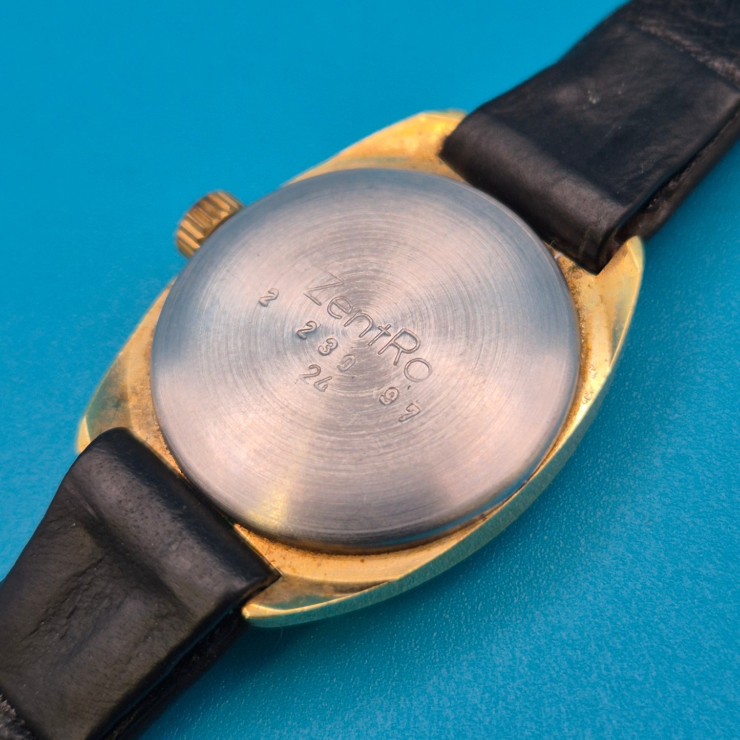Vintage ZentRa 2000 Damenuhr Goldfarbenes Gehäuse mit Lederarmband