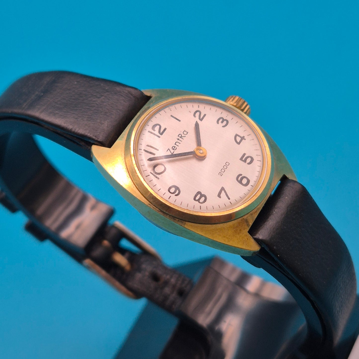 Vintage ZentRa 2000 Damenuhr Goldfarbenes Gehäuse mit Lederarmband