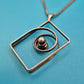Vintage Silberkette mit modernistischem Spiral-Anhänger und Perle