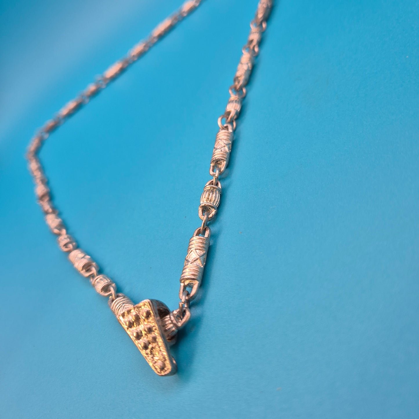 Vintage Statement-Halskette mit Zylinder-Elementen Goldfarben