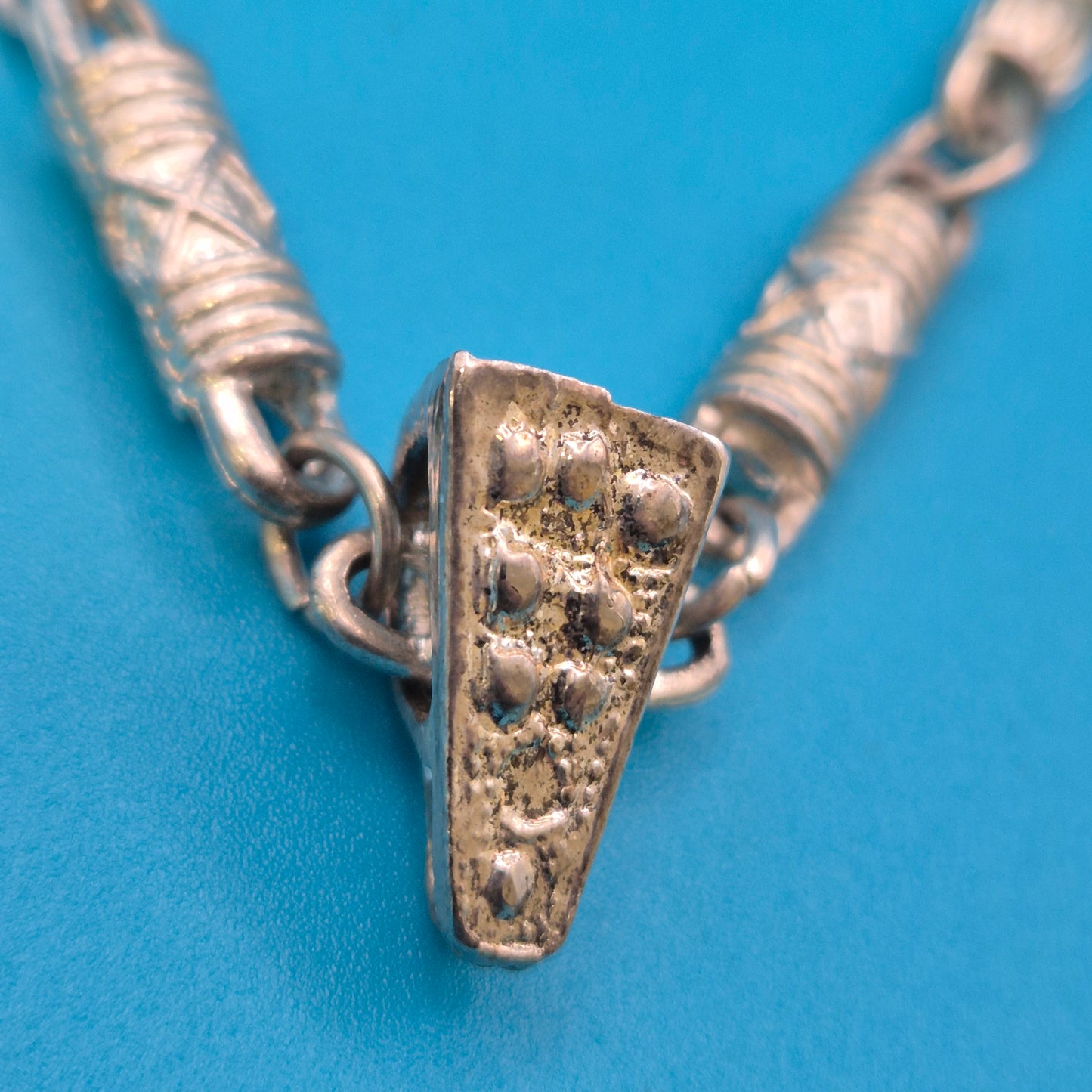 Vintage Statement-Halskette mit Zylinder-Elementen Goldfarben