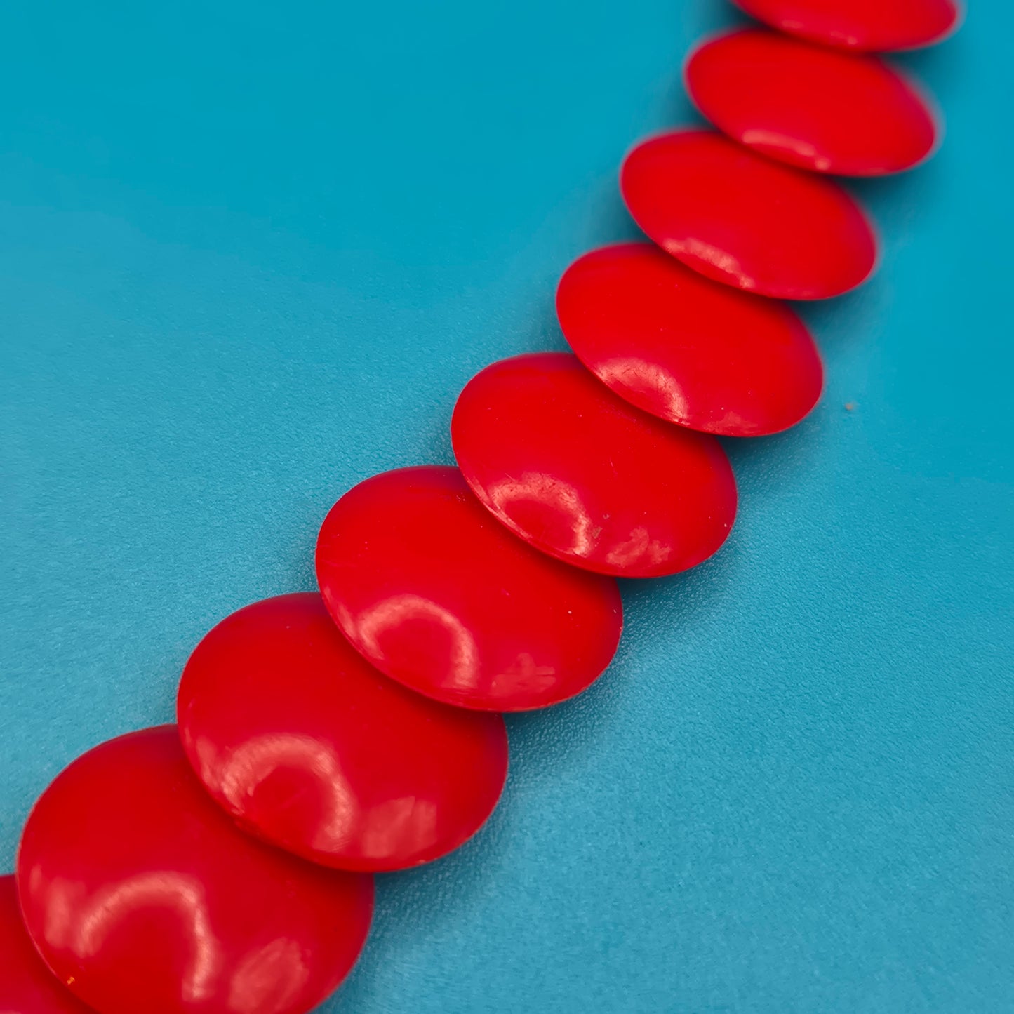Vintage Statement-Kette in Knallrot – Scheiben-Design mit Goldakzenten