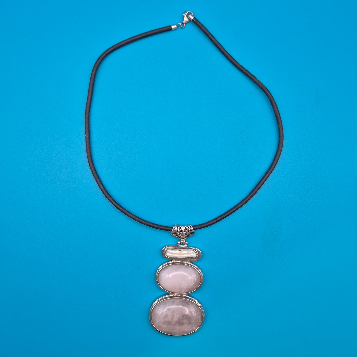 Vintage Statement-Kette mit Rosenquarz und Perle, Silberoptik