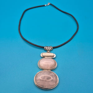 Vintage Statement-Kette mit Rosenquarz und Perle, Silberoptik