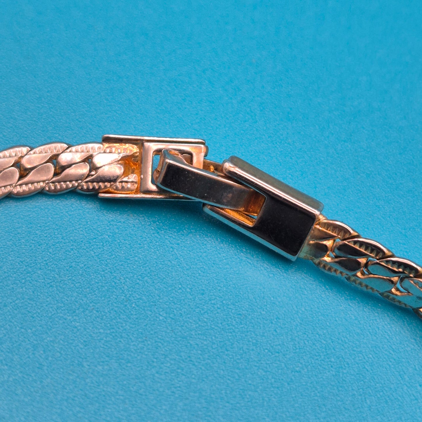 Vintage HAVARD Armband goldfarbenes Gliederarmband mit Klappverschluss