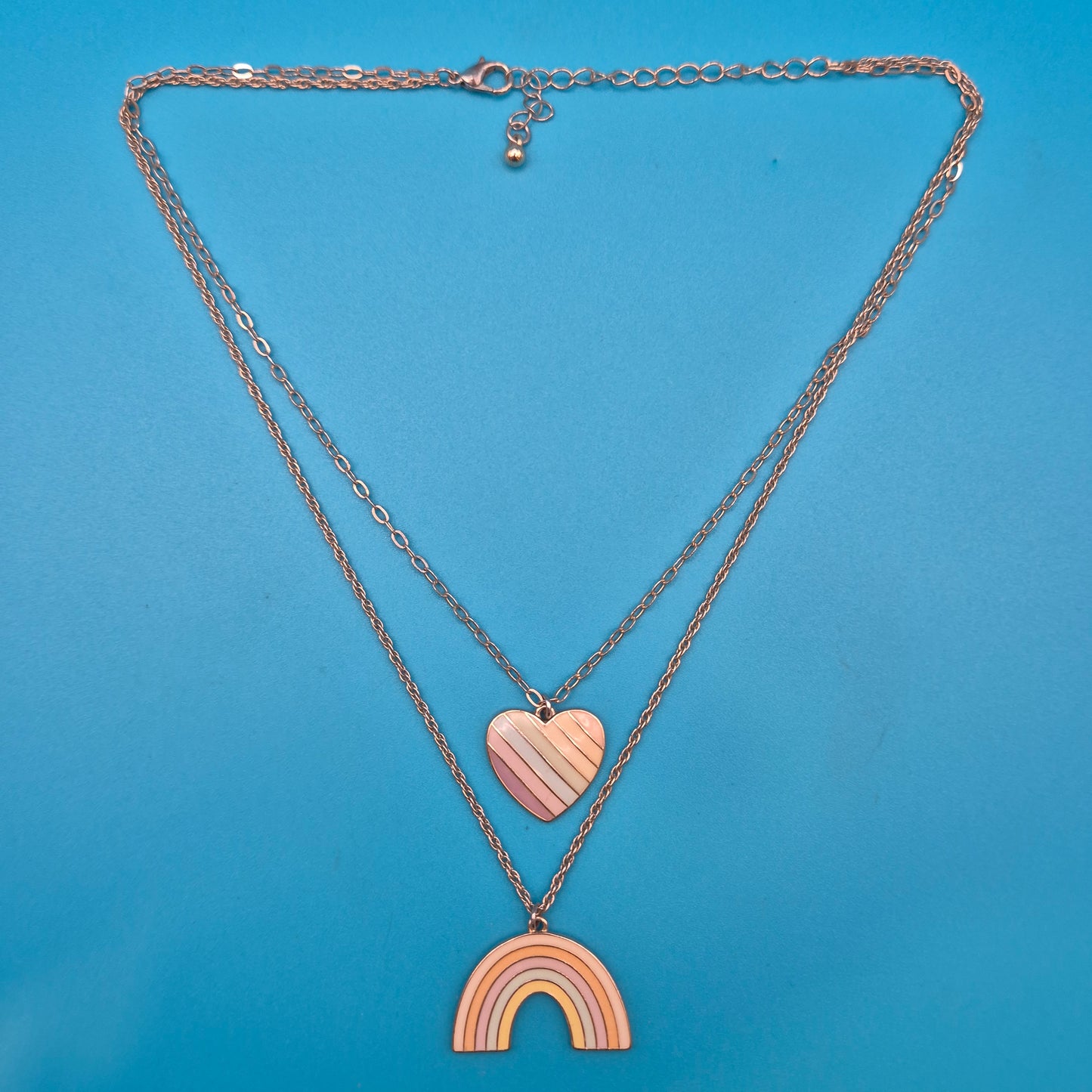 Vintage Lagen-Kette mit Regenbogen und Herz-Anhänger Pastell