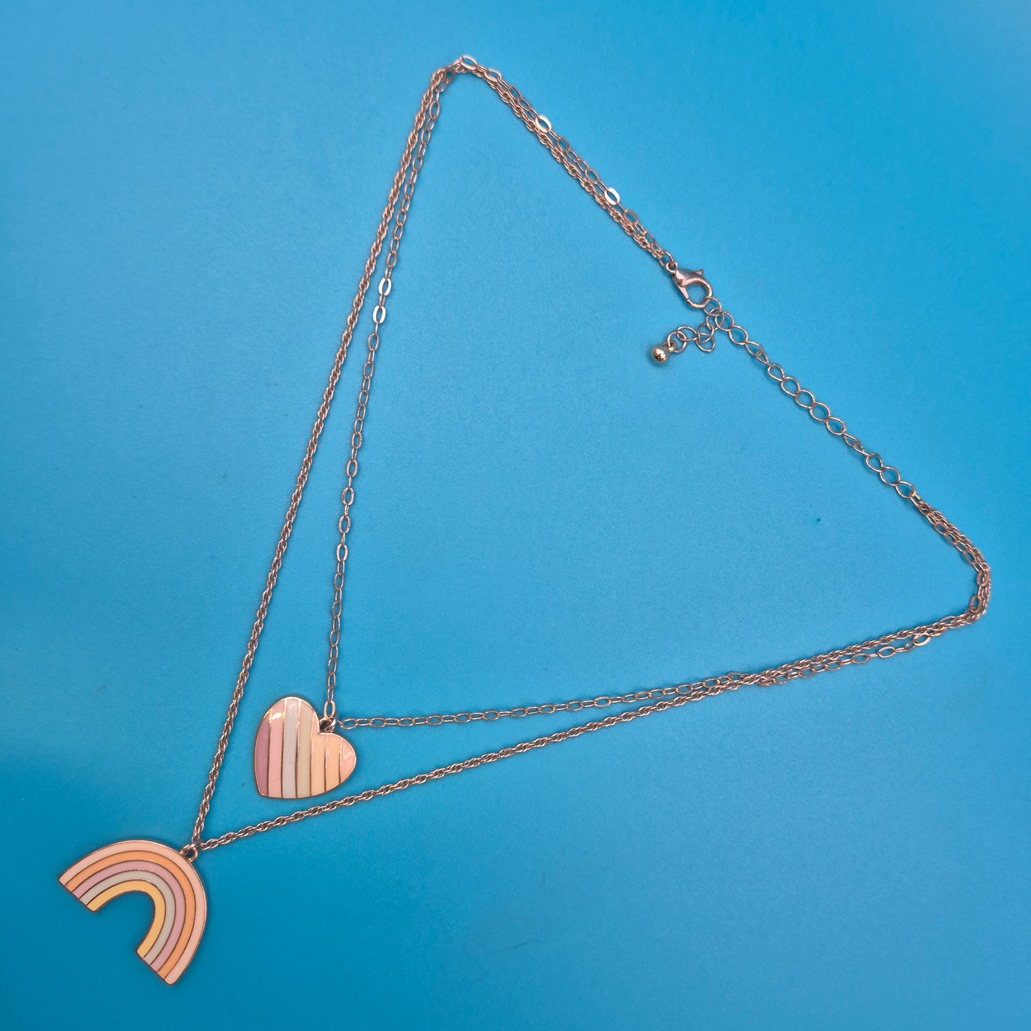 Vintage Lagen-Kette mit Regenbogen und Herz-Anhänger Pastell