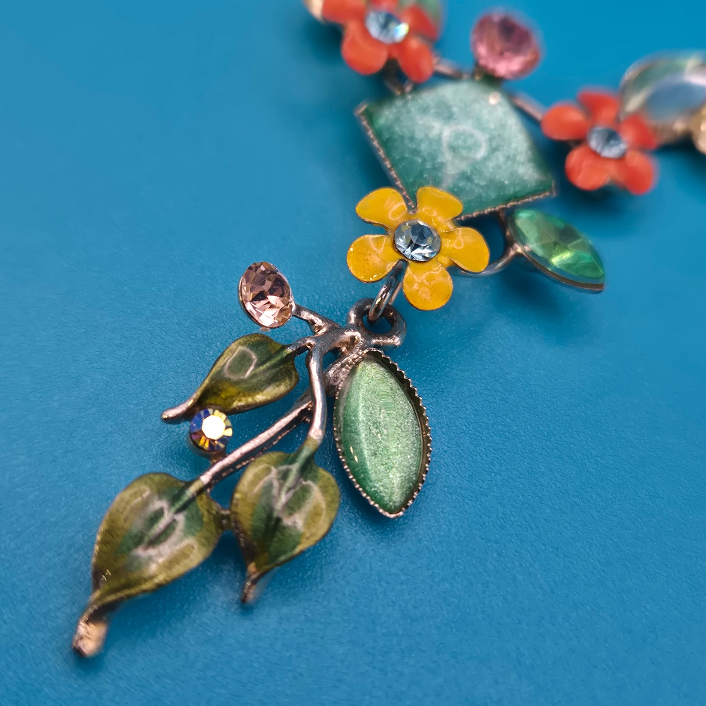 Vintage Blumen-Collier mit Emaille-Applikationen und Strassbesatz