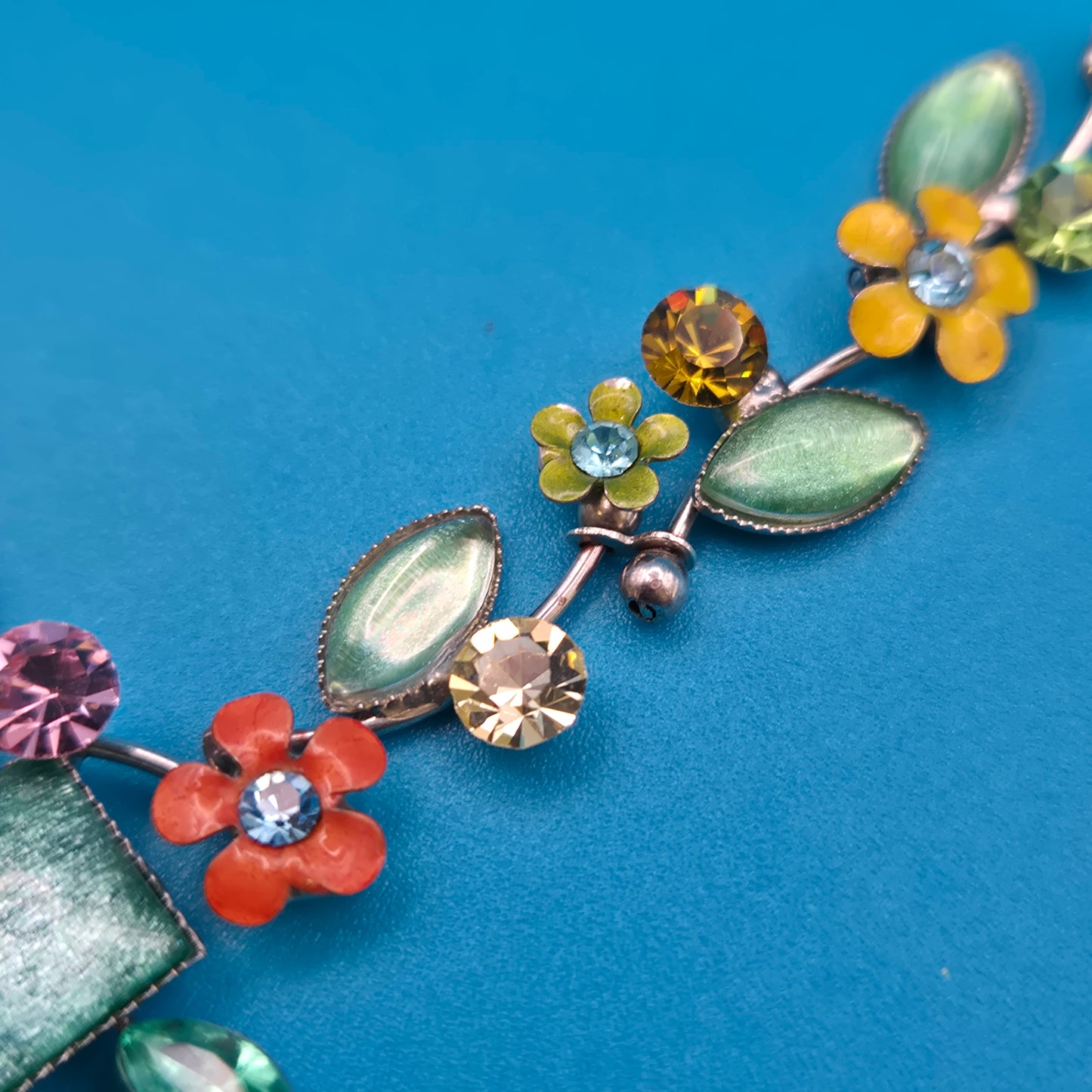 Vintage Blumen-Collier mit Emaille-Applikationen und Strassbesatz