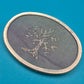 Vintage ovale Brosche mit glitzerndem Baum-Motiv in Silberoptik
