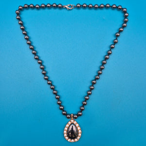 Elegante Vintage Kette mit anthrazitfarbenen Perlen & Tropfen-Anhänger