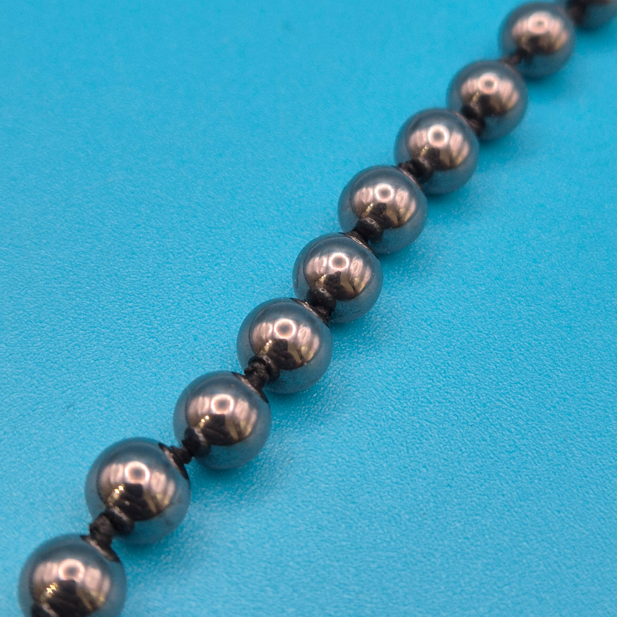 Elegante Vintage Kette mit anthrazitfarbenen Perlen & Tropfen-Anhänger