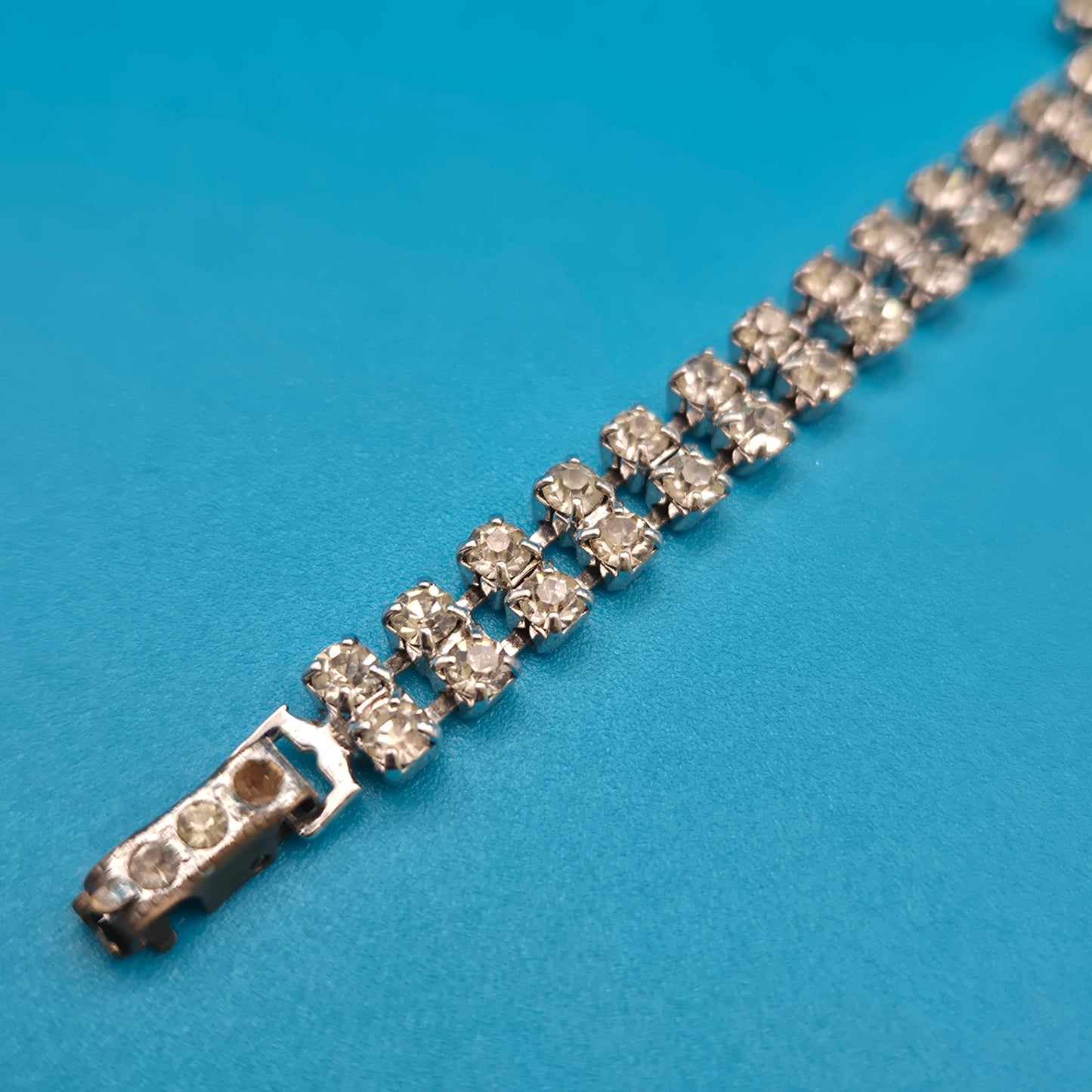 Elegantes Vintage-Rhinestone-Armband mit funkelndem Design