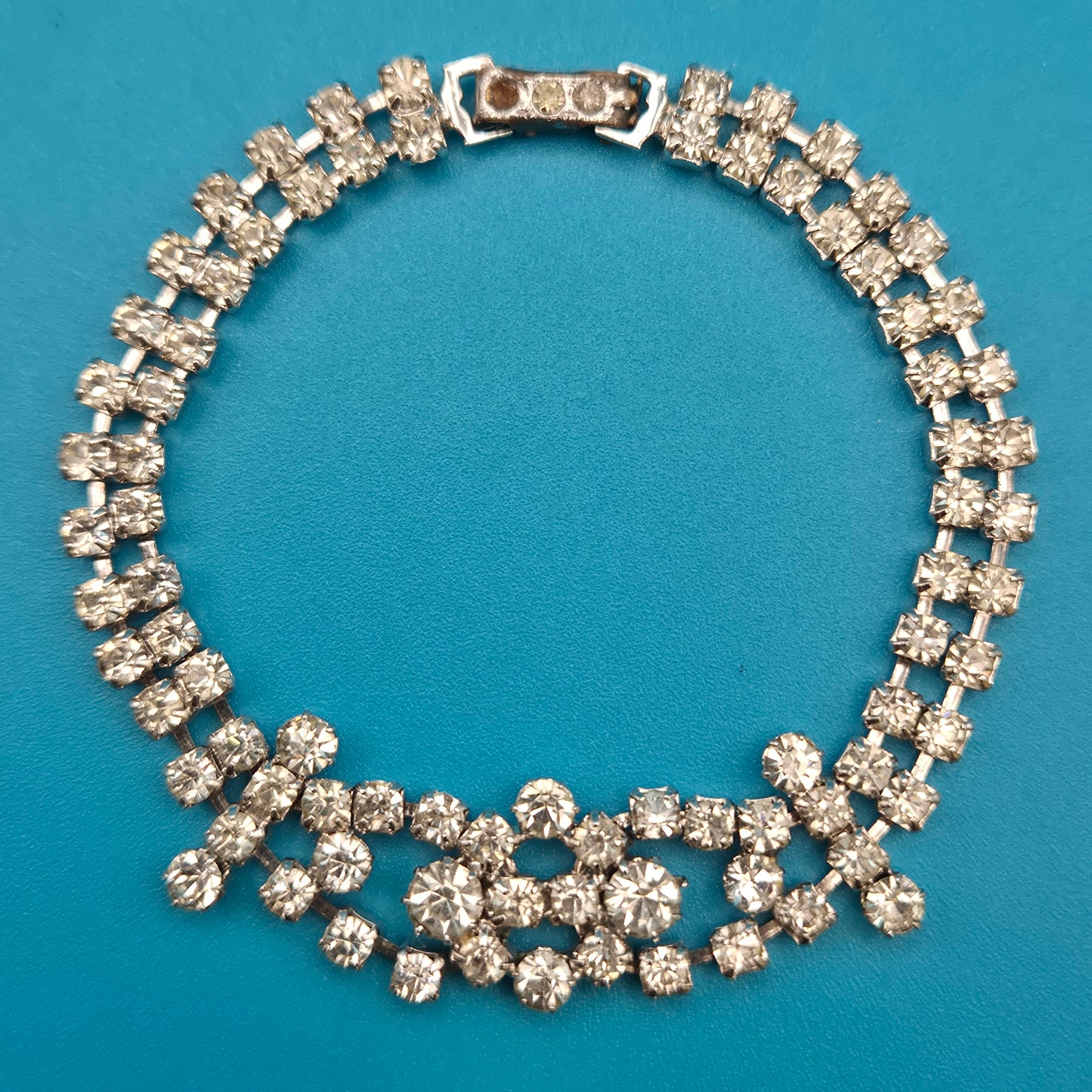 Elegantes Vintage-Rhinestone-Armband mit funkelndem Design