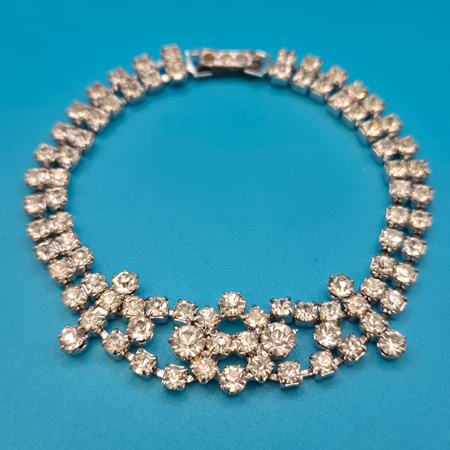 Elegantes Vintage-Rhinestone-Armband mit funkelndem Design
