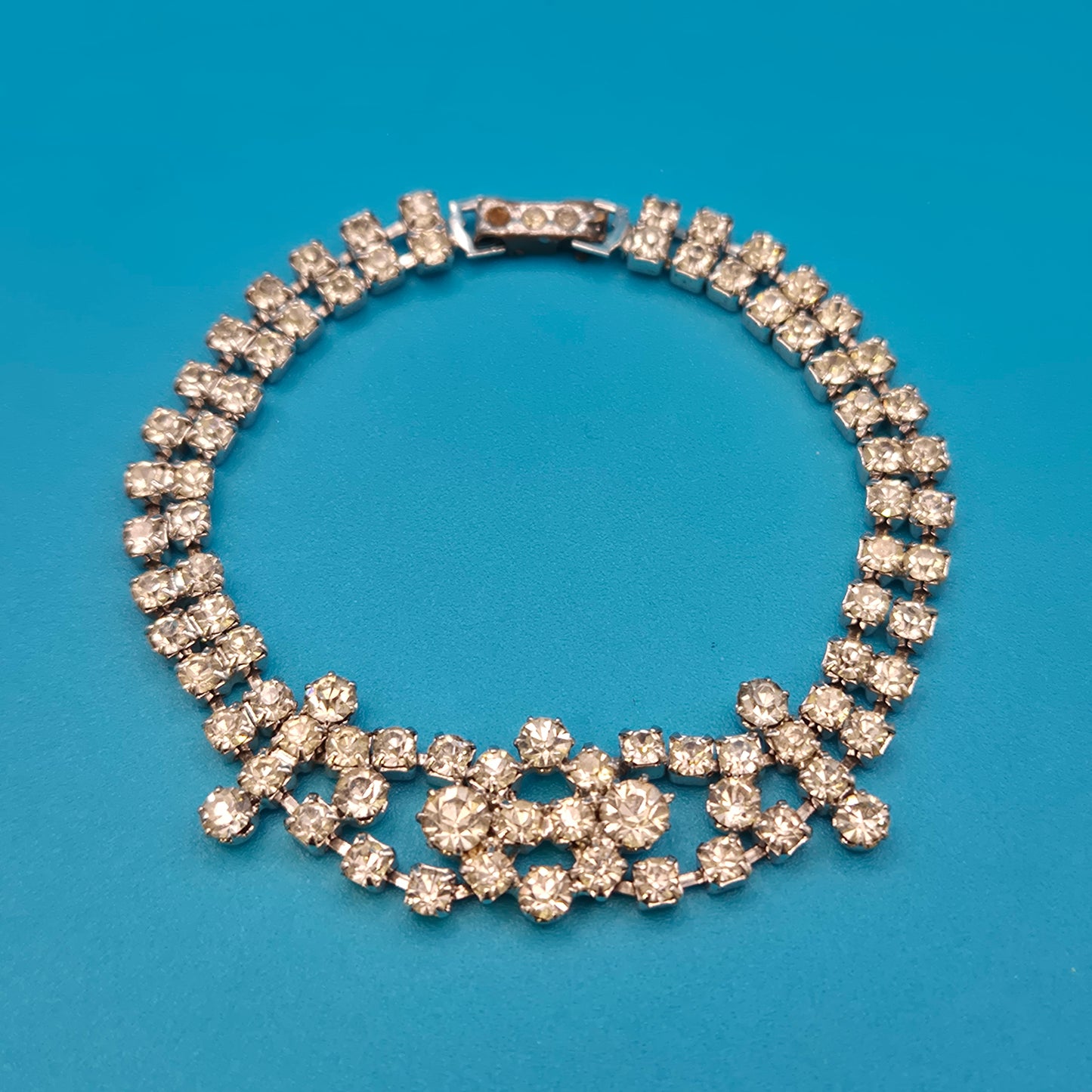 Elegantes Vintage-Rhinestone-Armband mit funkelndem Design