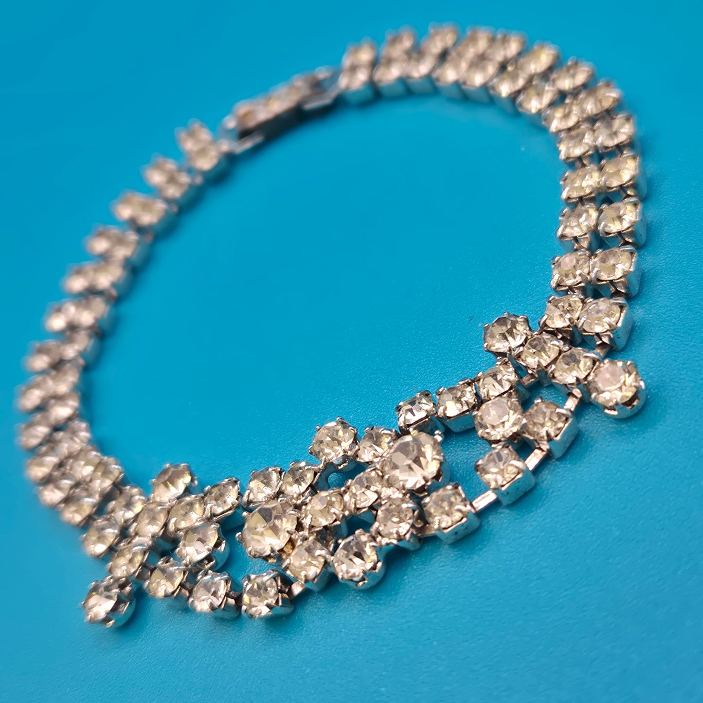 Elegantes Vintage-Rhinestone-Armband mit funkelndem Design