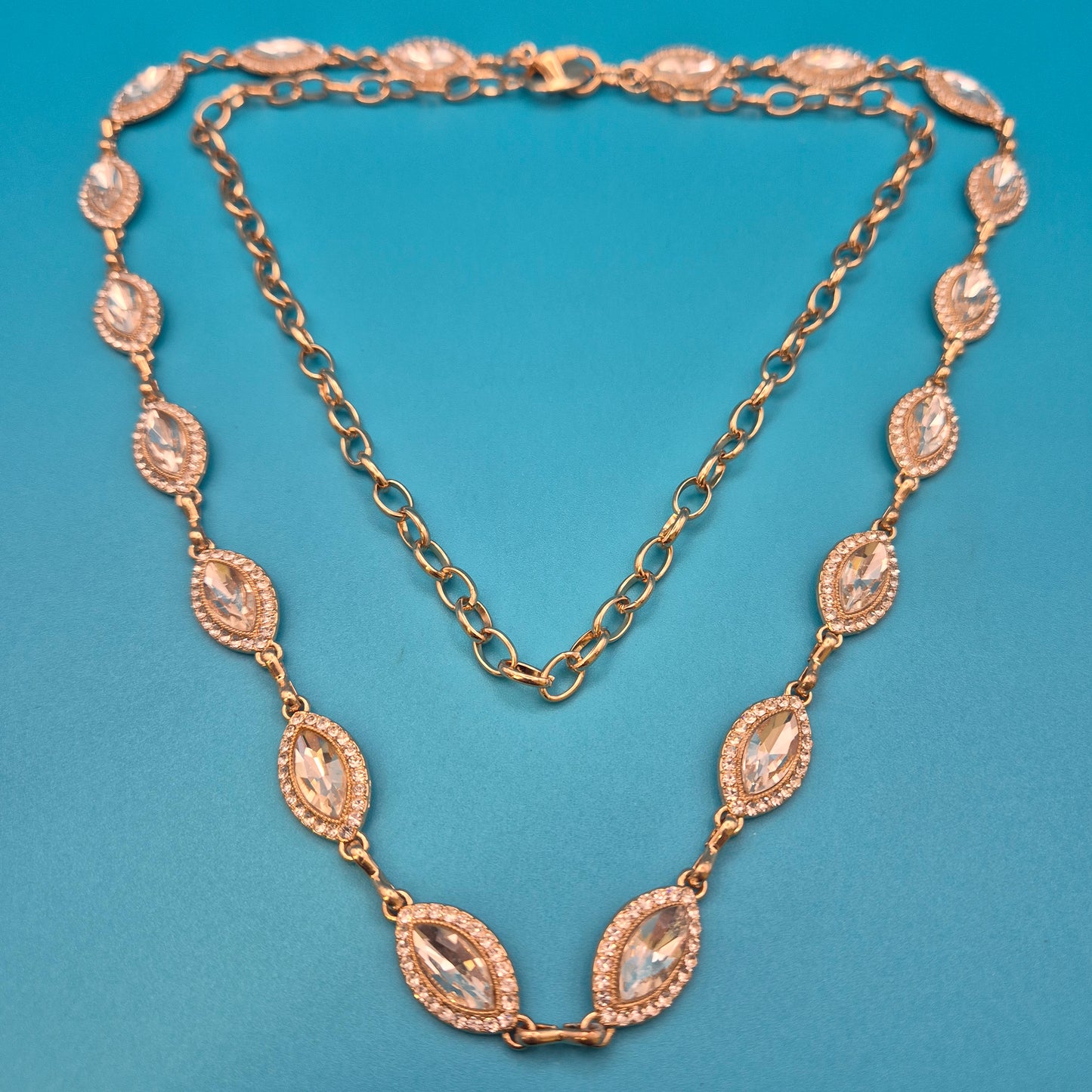Elegante Vintage Goldfarbene Marquise-Kristallkette mit Gliederkette