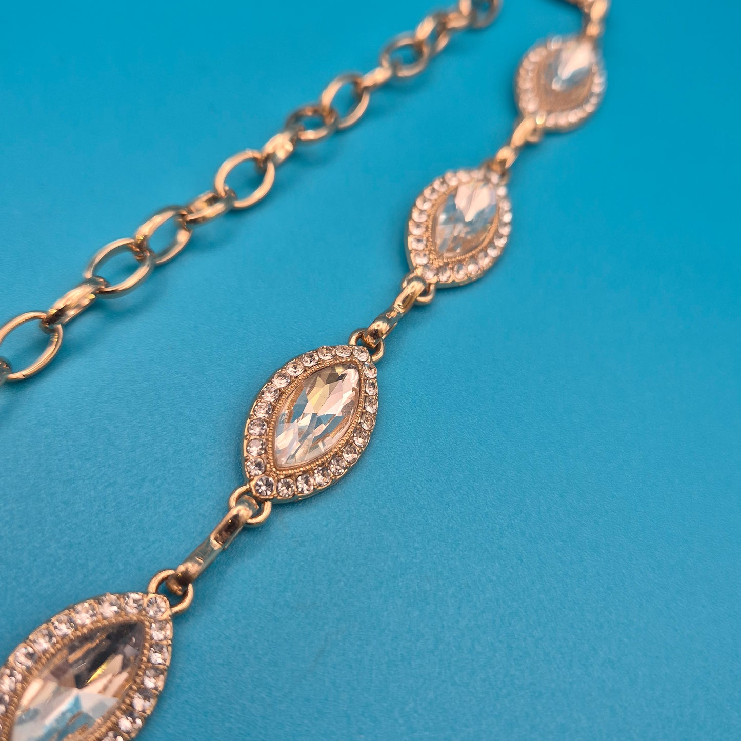 Elegante Vintage Goldfarbene Marquise-Kristallkette mit Gliederkette