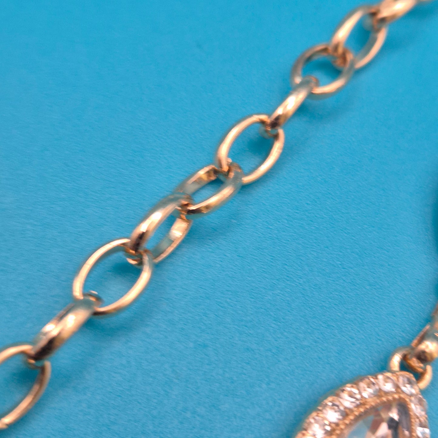Elegante Vintage Goldfarbene Marquise-Kristallkette mit Gliederkette