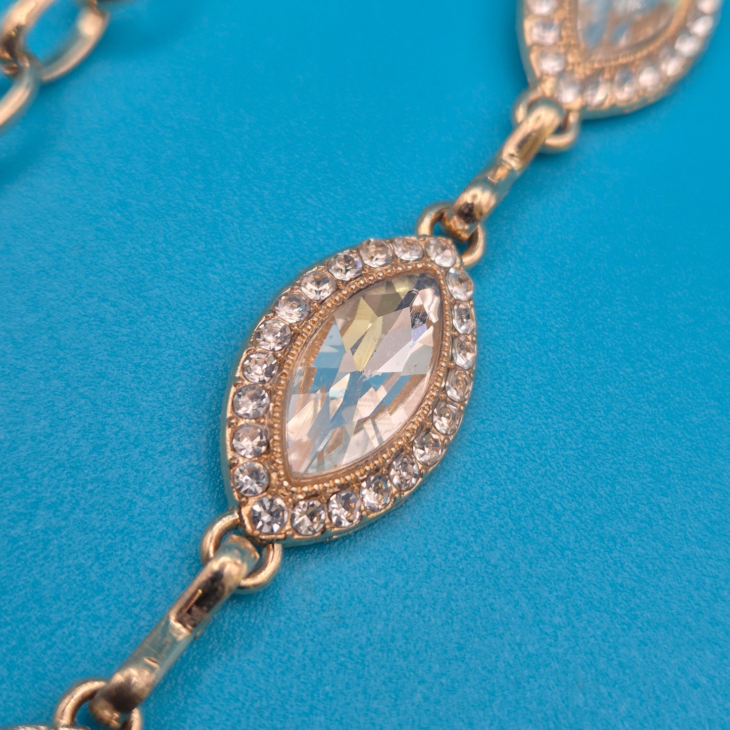 Elegante Vintage Goldfarbene Marquise-Kristallkette mit Gliederkette