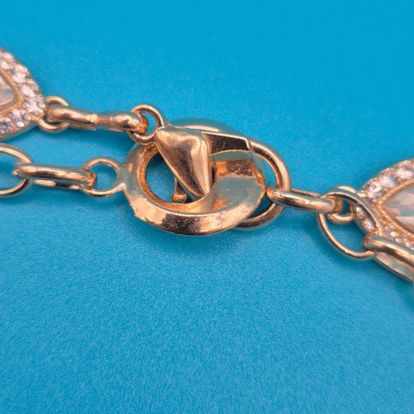Elegante Vintage Goldfarbene Marquise-Kristallkette mit Gliederkette