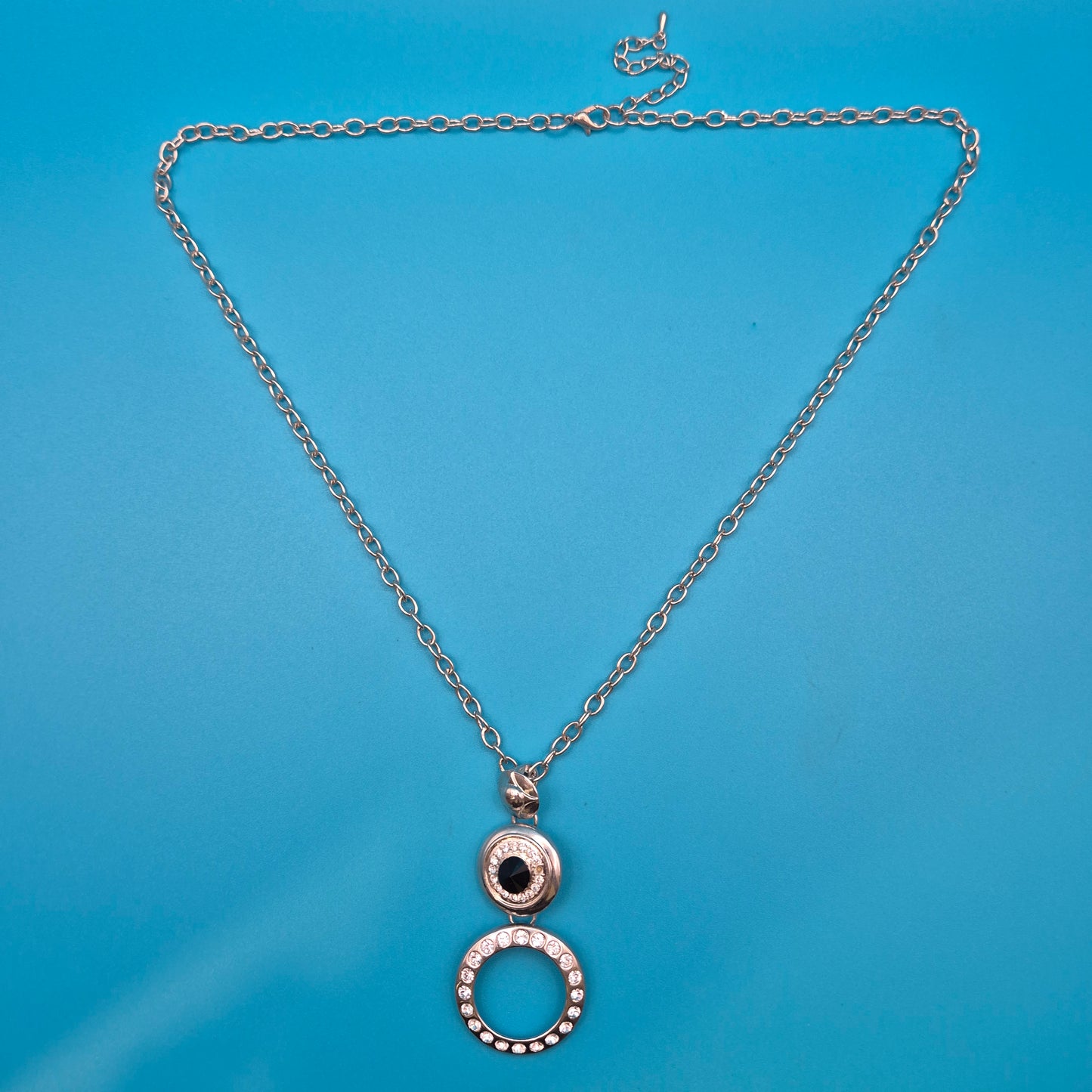 Elegante Vintage-Kette mit glitzerndem Anhänger und Kristall-Detail