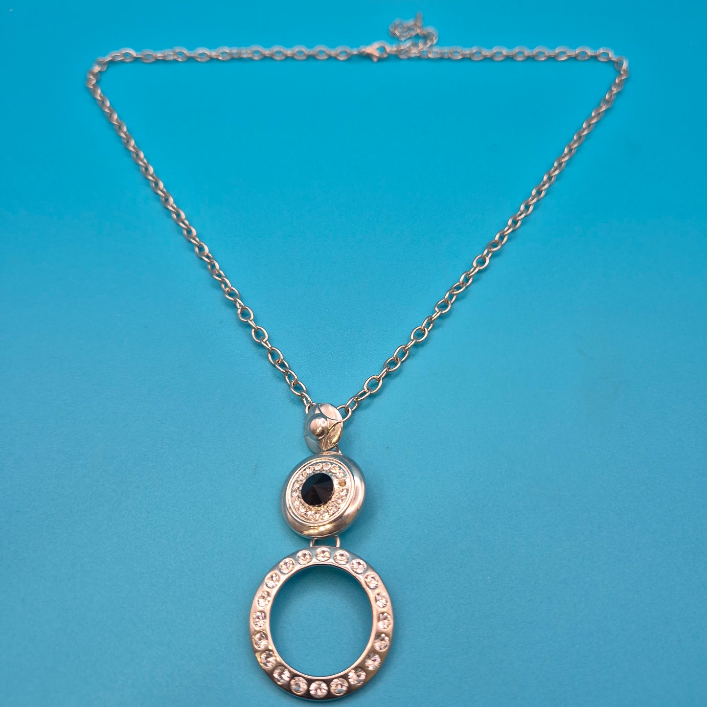 Elegante Vintage-Kette mit glitzerndem Anhänger und Kristall-Detail