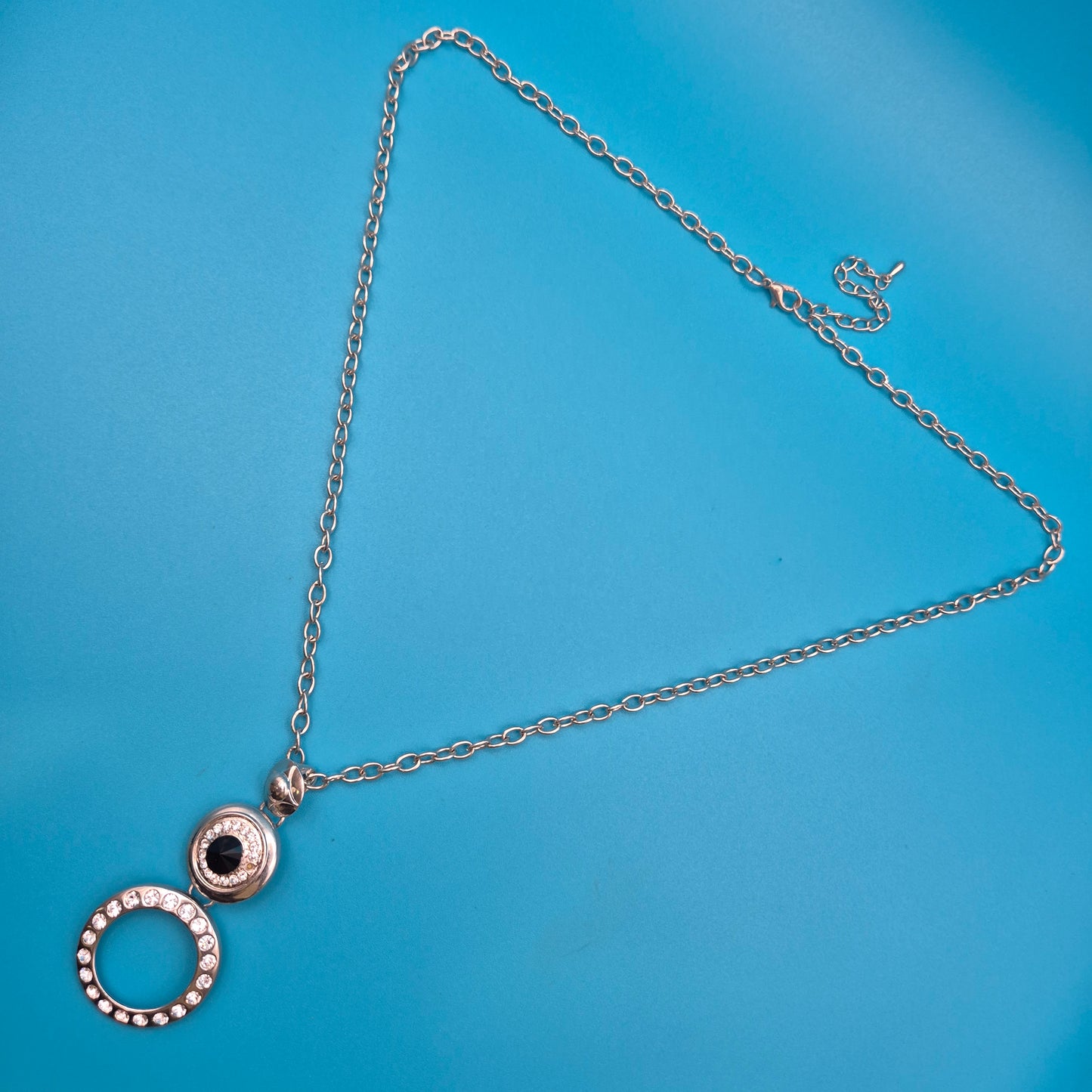 Elegante Vintage-Kette mit glitzerndem Anhänger und Kristall-Detail
